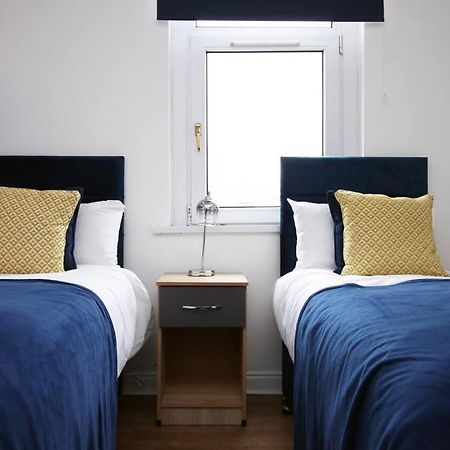 Holiday House For 7 Guests, Free Wi-Fi & Self Check-In Explore Newport 빌라 외부 사진