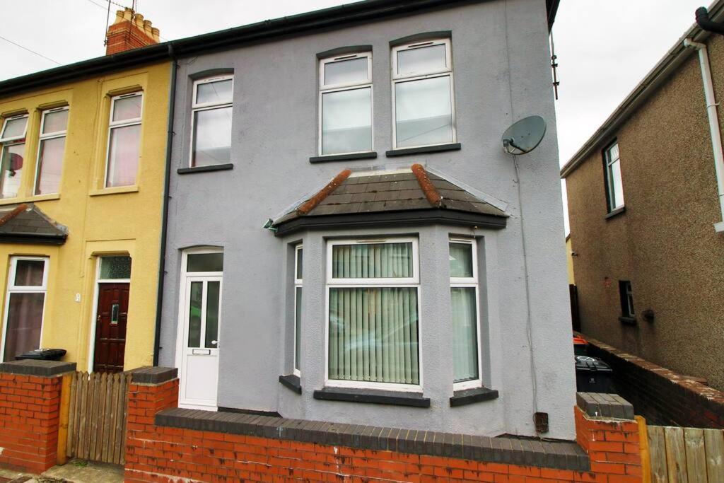 Holiday House For 7 Guests, Free Wi-Fi & Self Check-In Explore Newport 빌라 외부 사진