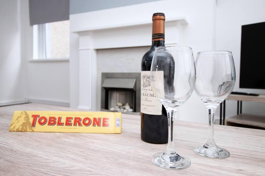 Holiday House For 7 Guests, Free Wi-Fi & Self Check-In Explore Newport 빌라 외부 사진
