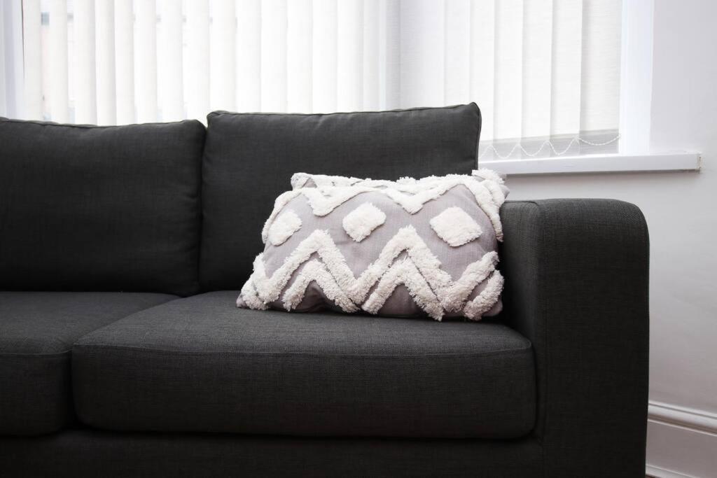 Holiday House For 7 Guests, Free Wi-Fi & Self Check-In Explore Newport 빌라 외부 사진